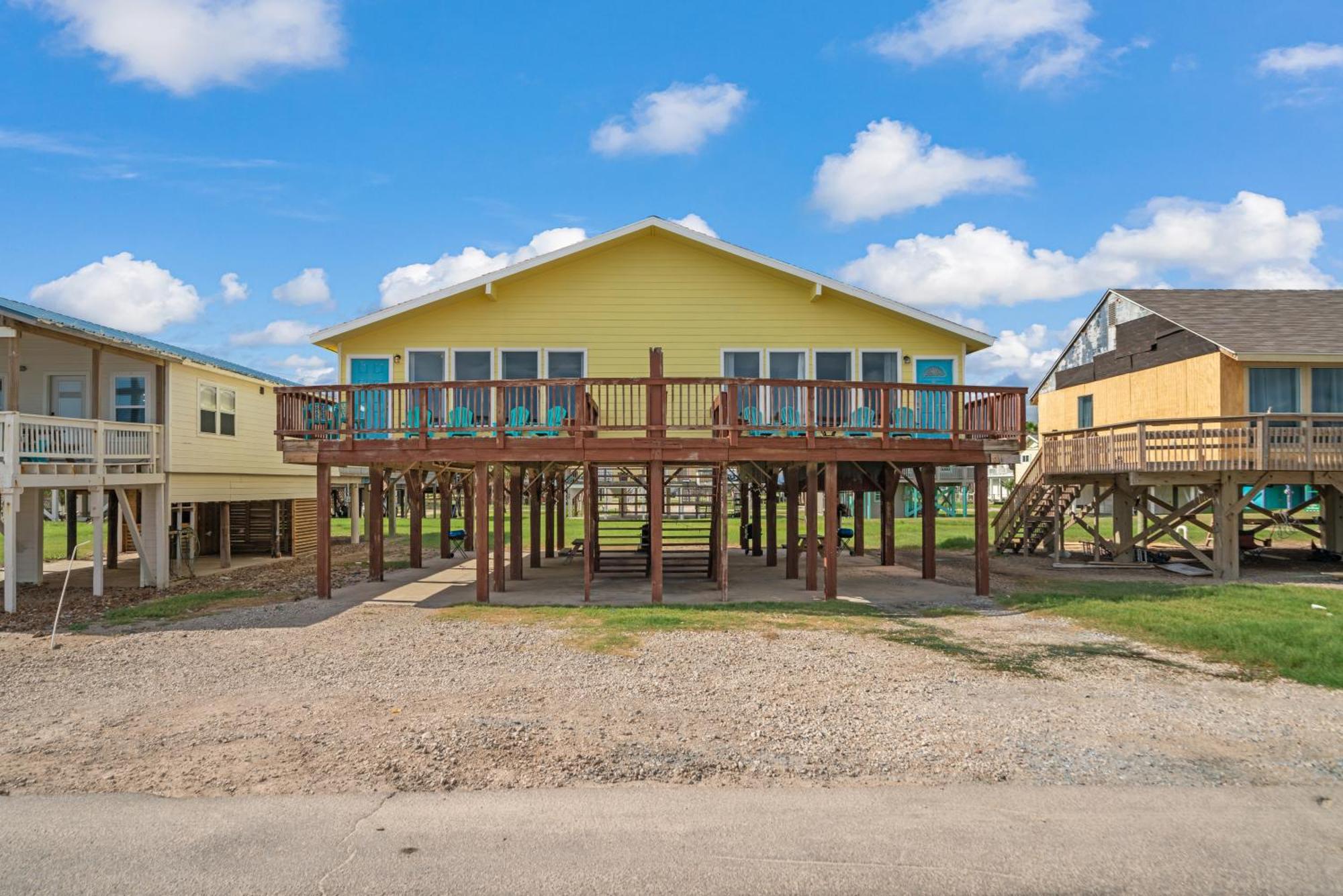Oceanfront 2br W Sunsets Views Comfy And Pet And Family Friendly